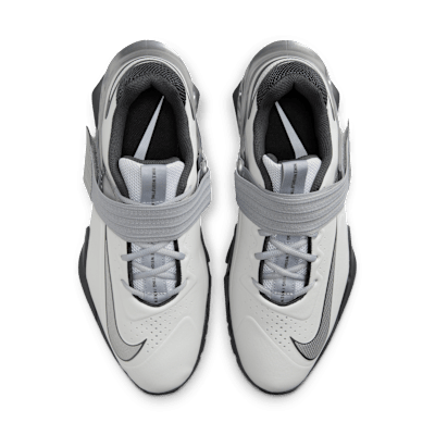 Shop 耐克Savaleos举重鞋 灰尘白/深灰/金属银 FZ8664-001