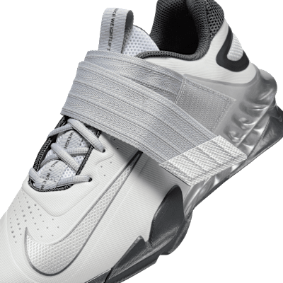 Sizing 耐克Savaleos举重鞋 灰尘白/深灰/金属银 FZ8664-001