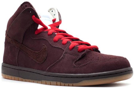 Nike SB Dunk High 'Budweiser' Sepatu Skateboard 305050-220 Lookbook Nike SB Dunk High 'Budweiser' Sepatu Skateboard 305050-220