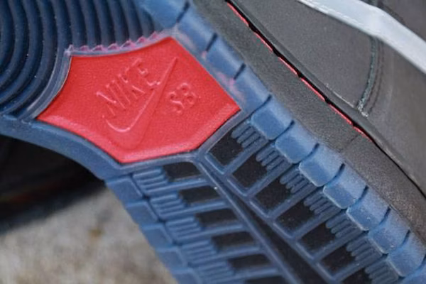 Nike SB Dunk High 'Raging Bull 3M' Pria 3M Merah 313171-015 Sizing Nike SB Dunk High 'Raging Bull 3M' Pria 3M Merah 313171-015