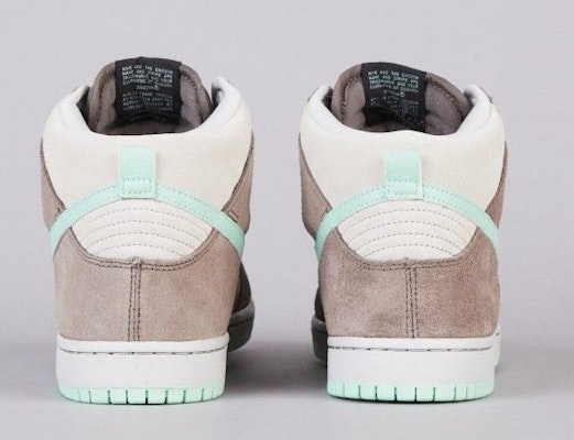 耐吉 SB Dunk High '柔灰薄荷' 305050-030 Lookbook 耐吉 SB Dunk High '柔灰薄荷' 305050-030