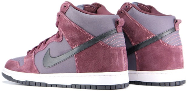 Nike SB Dunk Tinggi Pro 'Burgundy Gridiron' 305050-602 Lookbook Nike SB Dunk Tinggi Pro 'Burgundy Gridiron' 305050-602