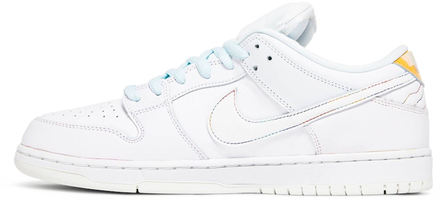 Nike SB Dunk Low 'Be True' Sepatu Sneakers DR4876-100 Lookbook Nike SB Dunk Low 'Be True' Sepatu Sneakers DR4876-100