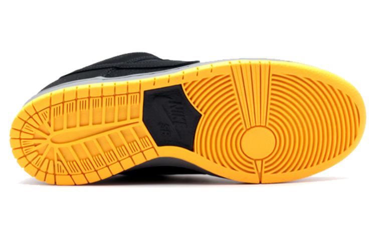 Shop Nike SB Dunk Low 'Negro Oro Universitario' 304292-046