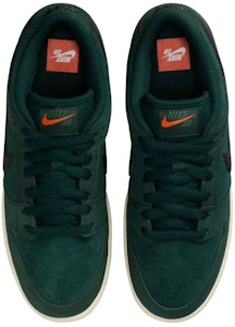 Nike Dunk Low Pro SB 'Deep Fir' Hijau Tua FJ1674-300 Lookbook Nike Dunk Low Pro SB 'Deep Fir' Hijau Tua FJ1674-300