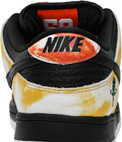 Sizing Nike SB Dunk Low 'Tie-Dye Raygun - Black' BQ6832-001