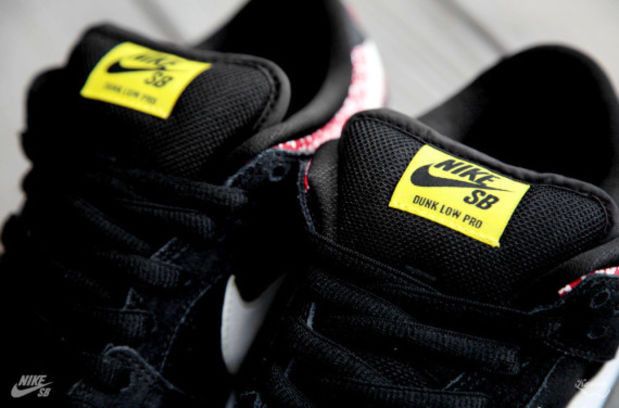 Purchase Nike SB ダンク LOW プレミアム "爆竹" (Nike SB Danku LOW Puremiamu "Bakuchiku") 313170-016