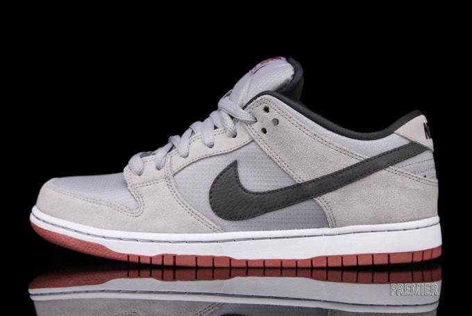Lookbook 耐克SB Dunk Low Pro '烟煤红木色'篮球鞋 304292-060
