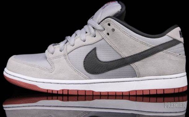 耐克SB Dunk Low Pro '烟煤红木色'篮球鞋 304292-060 Lookbook 耐克SB Dunk Low Pro '烟煤红木色'篮球鞋 304292-060
