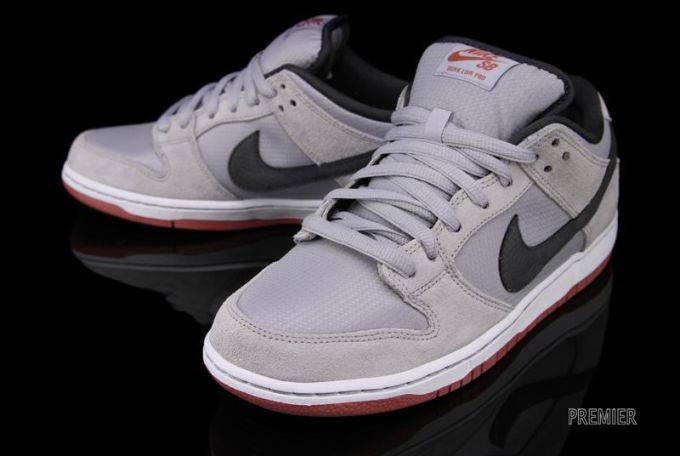 Shop 耐克SB Dunk Low Pro '烟煤红木色'篮球鞋 304292-060