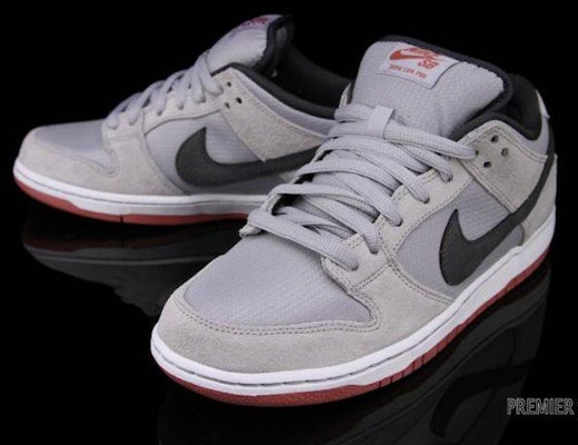 耐克SB Dunk Low Pro '烟煤红木色'篮球鞋 304292-060 Shop 耐克SB Dunk Low Pro '烟煤红木色'篮球鞋 304292-060