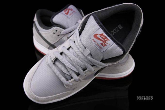 Purchase 耐克SB Dunk Low Pro '烟煤红木色'篮球鞋 304292-060