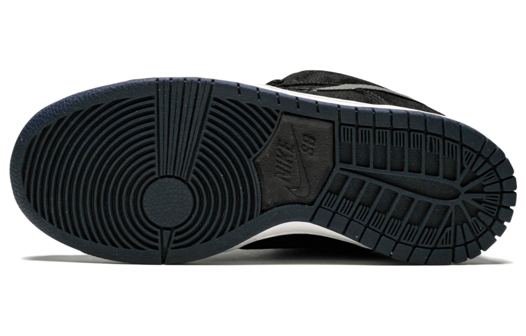 Shop 耐吉 SB Dunk Low Pro '黑午夜霧' 304292-025