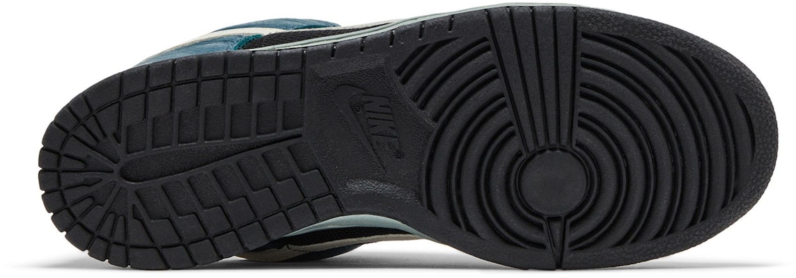Nike SB Dunk Low Pro 'Futura' 304292-013 Shop Nike SB Dunk Low Pro 'Futura' 304292-013