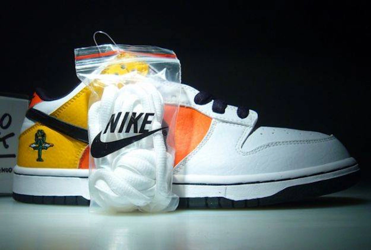 Nike SB Dunk Low Pro 'Raygun Home' 304292-802