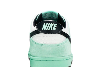 Nike SB Dunk Low Pro 'Sea Crystal' 819674-301