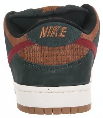 耐克SB Dunk Low Pro '松绿' 304292-362 Shop 耐克SB Dunk Low Pro '松绿' 304292-362