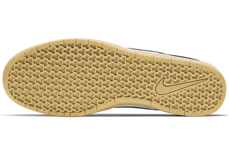 Shop 耐吉SB Team Classic低帮板鞋 男女同款 藍白棕