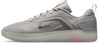 nike-sb-zoom-nyjah-4-college-grey-light-silver-bright-crimson-mink-brown-fq-1273-001