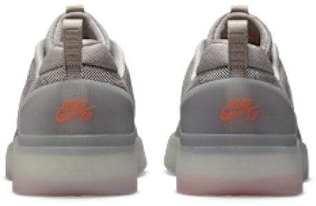 나이키 SB 줌 나이자 4 컬리지 그레이/라이트 실버/브라이트 크림슨/밍크 브라운 FQ1273-001 Details for 나이키 SB 줌 나이자 4 컬리지 그레이/라이트 실버/브라이트 크림슨/밍크 브라운 FQ1273-001