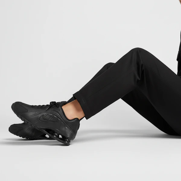 Nike Shox R4 2025 'Hitam Sepenuhnya' HQ1988-001 Order Nike Shox R4 2025 'Hitam Sepenuhnya' HQ1988-001