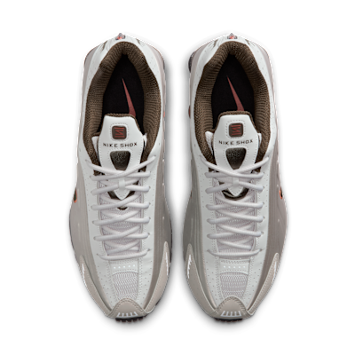 Shop Nike Shox R4 Zapatillas para Correr Gris/Durazno Polvoriento/Gris/Avellana Oscura HQ1988-010