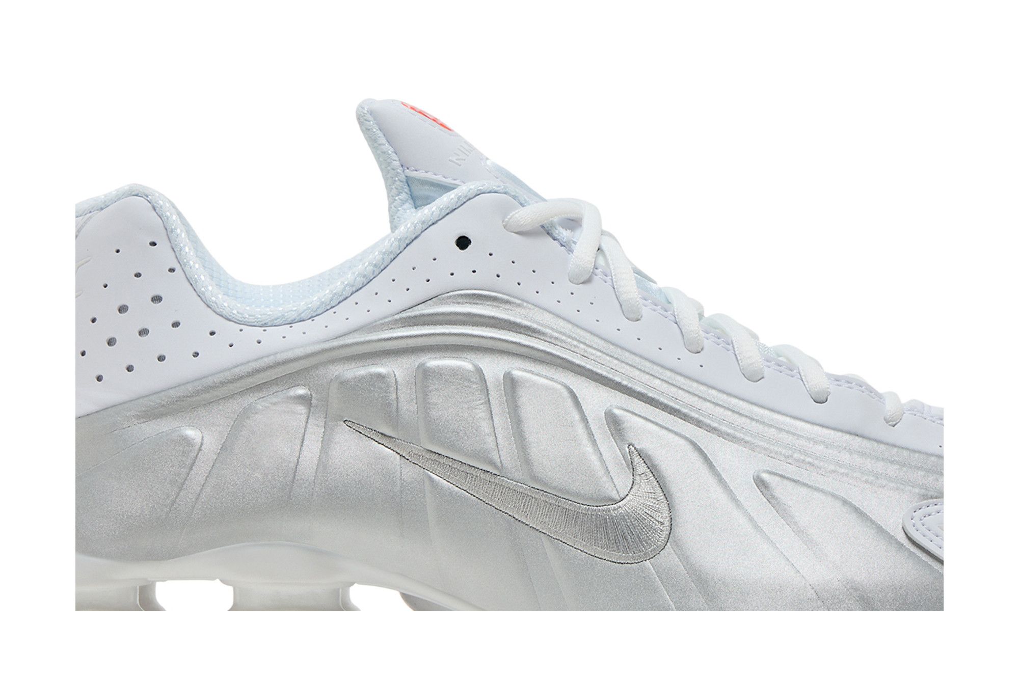 Lookbook 耐克 Shox R4 '白色金属银' HQ1988-101