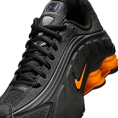 Sizing (JR) Nike Shox R4 黑色/金屬深灰/亮橙 CW2626-007