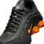 Sizing (JR) Nike Shox R4 黑色/金屬深灰/亮橙 CW2626-007