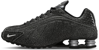 nike-shox-r4-black-light-smoke-grey-metallic-silver-sail-io-4544-002