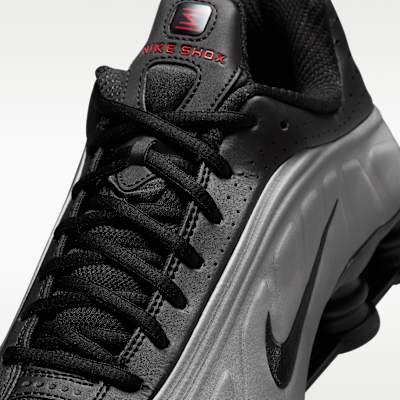Sizing Nike Shox R4 鉛筆灰/黑/大學紅/黑 HQ1988-013