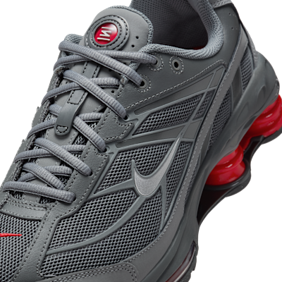 Sizing Nike Shox R4 Ride 2 Kelabu Asap/Merah Universiti/Kelabu Besi/Perak Metalik IM5999-084