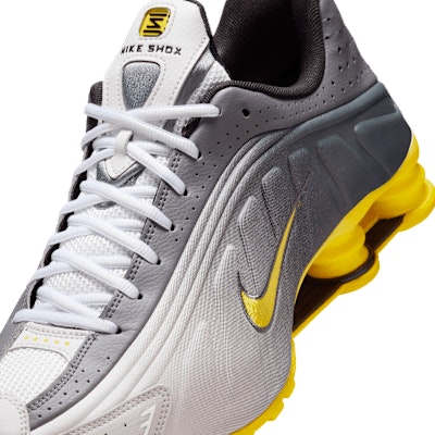 Nike Shox R4 SE Bust Grey/Light Graphite/Smoke Grey/Bright Citron IH3397-078 Sizing Nike Shox R4 SE Bust Grey/Light Graphite/Smoke Grey/Bright Citron IH3397-078
