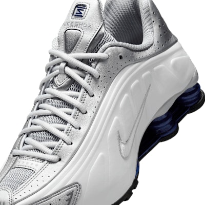 Nike Shox R4 White/Metallic Silver/Deep Royal Blue/White HQ1988-102 Sizing Nike Shox R4 White/Metallic Silver/Deep Royal Blue/White HQ1988-102