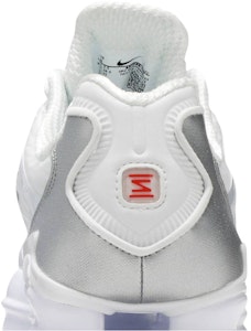 나이키 샥스 TL '화이트 메탈릭 실버' AV3595-100 Sizing 나이키 샥스 TL '화이트 메탈릭 실버' AV3595-100