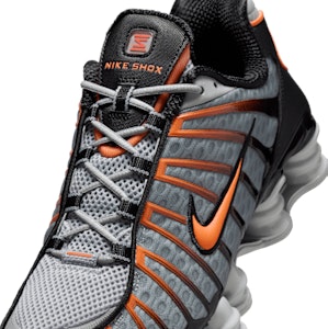 Nike Shox TL運動鞋 AV3595-011 Sizing Nike Shox TL運動鞋 AV3595-011