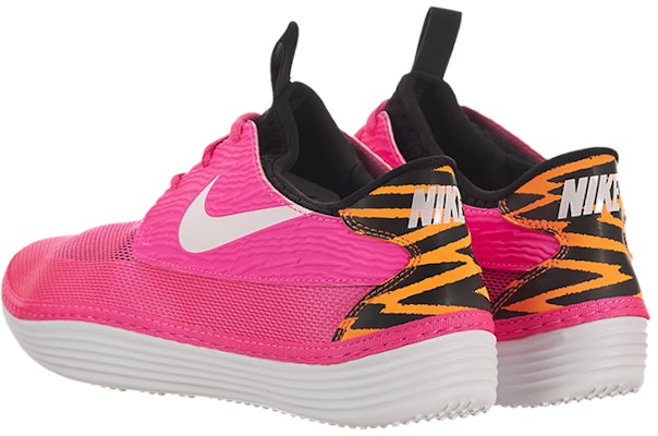 Nike Solarsoft 編織休閒鞋 粉紅色 Shop Nike Solarsoft 編織休閒鞋 粉紅色