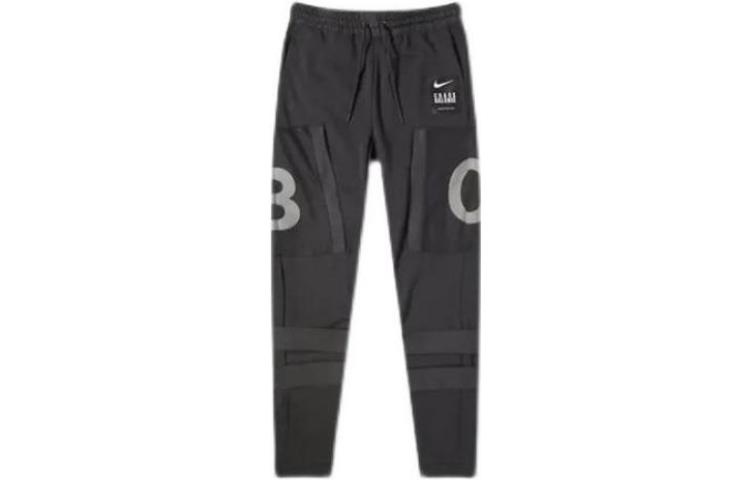 Shop Nike 經典黑色連帽上衣與運動褲套裝 春季新款 BV7138-010