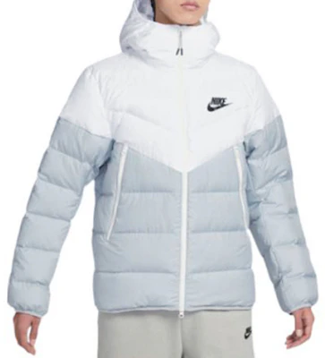 耐克运动 白色LOGO拉链连帽羽绒夹克 DV0754-100 Shop 耐克运动 白色LOGO拉链连帽羽绒夹克 DV0754-100