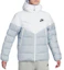Shop 耐克运动 白色LOGO拉链连帽羽绒夹克 DV0754-100