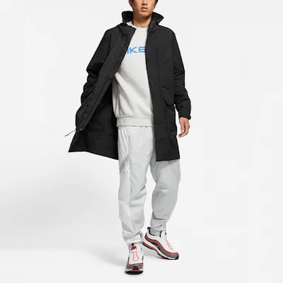 耐克运动黑色连帽大口袋梭织夹克 CZ9888-010 Shop 耐克运动黑色连帽大口袋梭织夹克 CZ9888-010