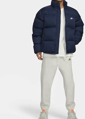 ナイキ スポーツウェア クラブ プリマロフト パファージャケット ネイビーブルー 防寒ジップアップ FB7369-410 Shop ナイキ スポーツウェア クラブ プリマロフト パファージャケット ネイビーブルー 防寒ジップアップ FB7369-410