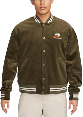 Nike 運動風燈芯絨復古隊標刺繡綠色外套 DV9998-325 Shop Nike 運動風燈芯絨復古隊標刺繡綠色外套 DV9998-325