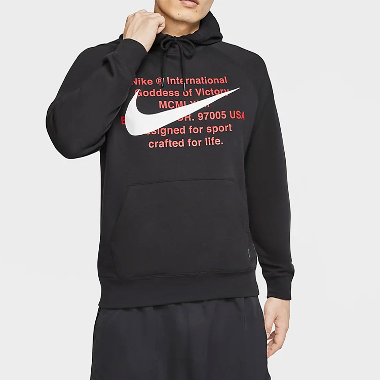 Shop Nike 運動風連帽衫黑色上衣 Swoosh Logo 休閒套頭衛衣 CJ4864-010