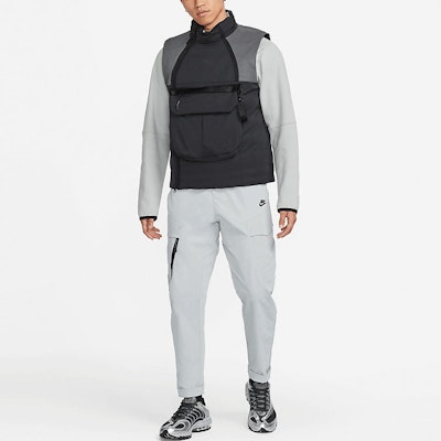 Nike Sportswear Therma-FIT Tech Pack Colorblock Vest Hitam DD6637-010 Shop Nike Sportswear Therma-FIT Tech Pack Colorblock Vest Hitam DD6637-010
