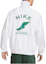 Lookbook 나이키 스포츠웨어 화이트 우븐 자켓 자수 로고 프린트 FN7233-100