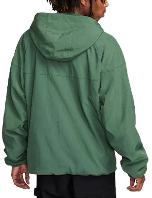 Nike Sportswear Windrunner 寬鬆版綠色連帽外套 刺繡標誌 FB8618-323 Lookbook Nike Sportswear Windrunner 寬鬆版綠色連帽外套 刺繡標誌 FB8618-323