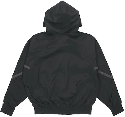 Jaket Nike Sportswear Windrunner Reflective Hitam Edisi Spring CZ0782-010 Lookbook Jaket Nike Sportswear Windrunner Reflective Hitam Edisi Spring CZ0782-010