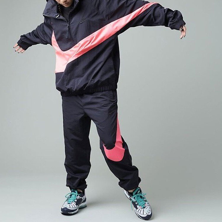 Lookbook Nike SS18 Street Style Black Retro Zip-Up Jacket AT4489-016