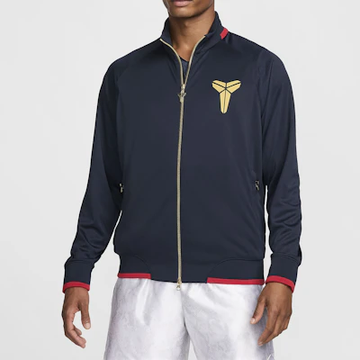 Nike SS24 Jaket Pria Kobe Merah Hitam Logo Stand Collar Zip-Up FZ0937-475 Lookbook Nike SS24 Jaket Pria Kobe Merah Hitam Logo Stand Collar Zip-Up FZ0937-475